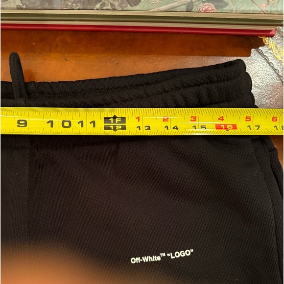 OFF-WHITE Black Shorts - Picture 11 of 13